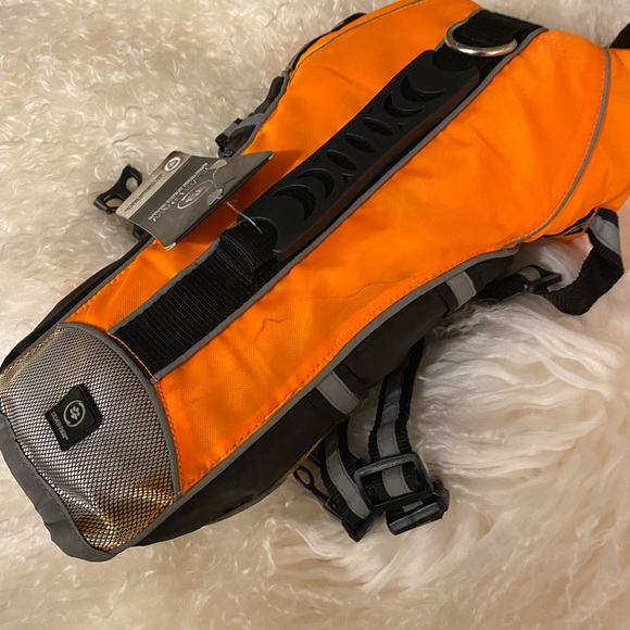 BNWT Silver Paw dog life jacket in small suitable for smaller dogs!! - Picture 2 of 9